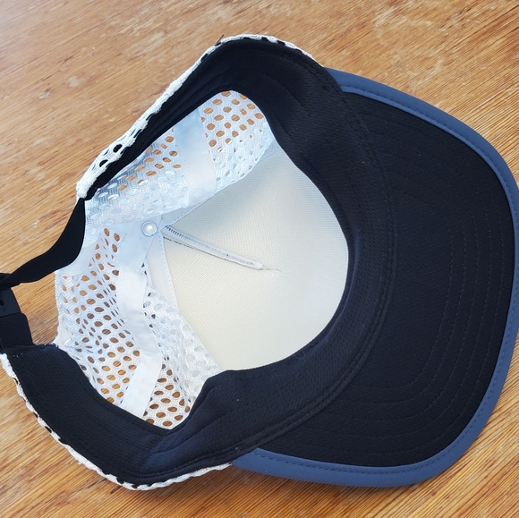 Patagonia Trucker Cap - Adjustable with breathable mesh - Like New - Picture 7 of 7